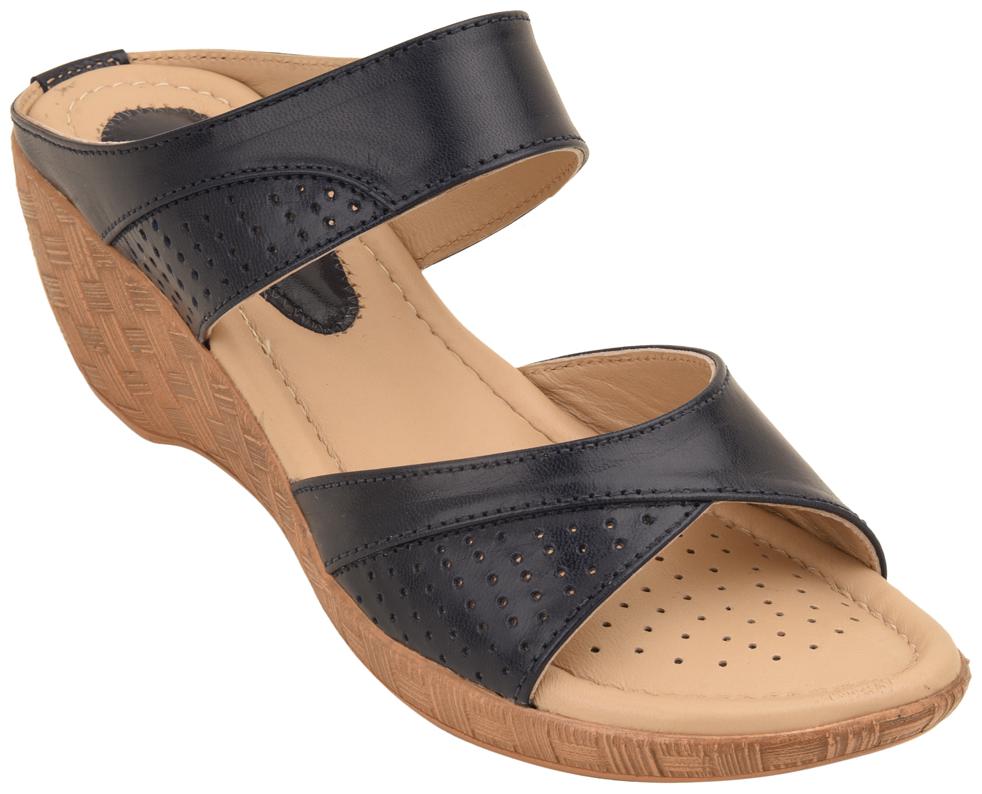 

PELLE ALBERO Women Black Wedges