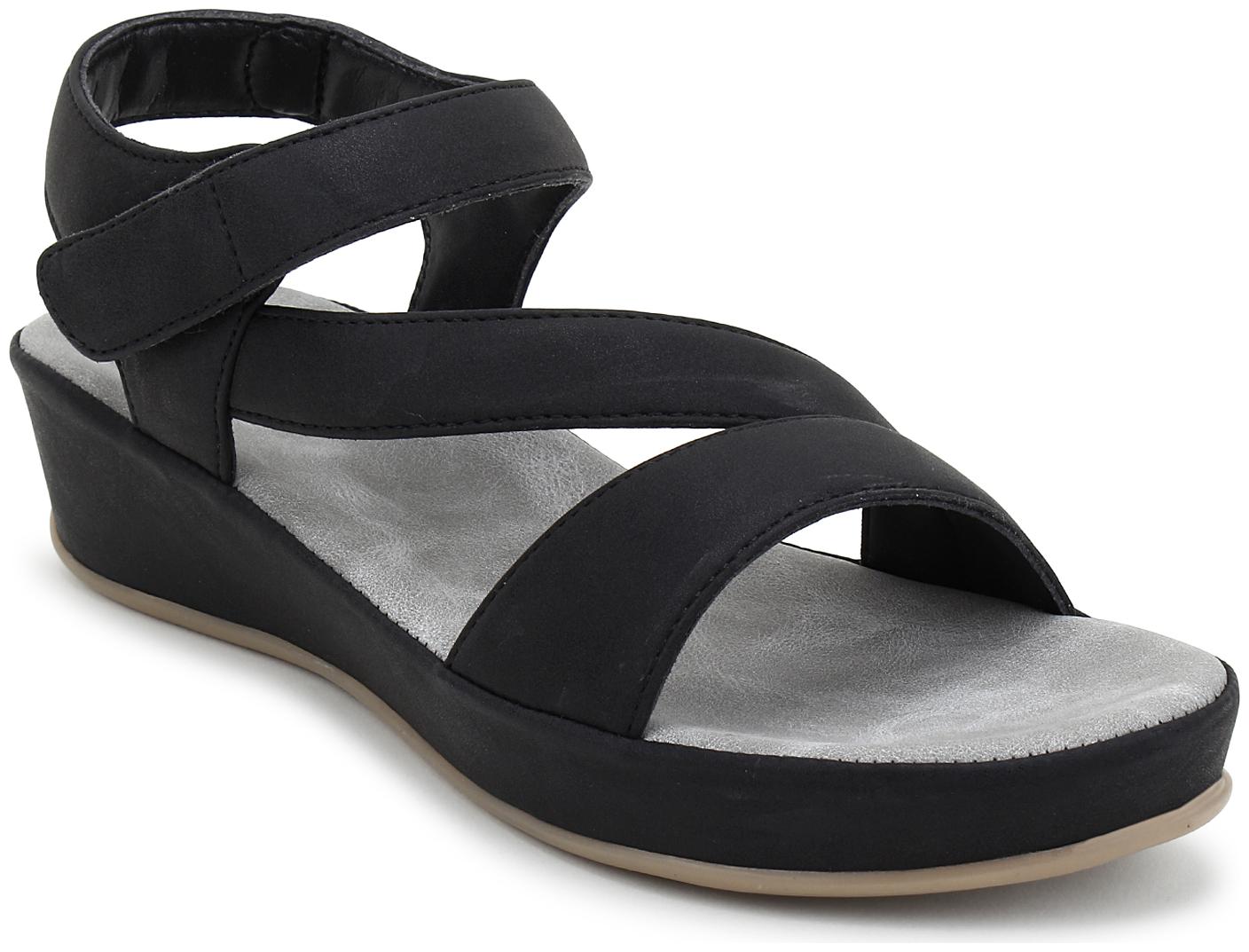 

Pepitoes Women Black Sandals