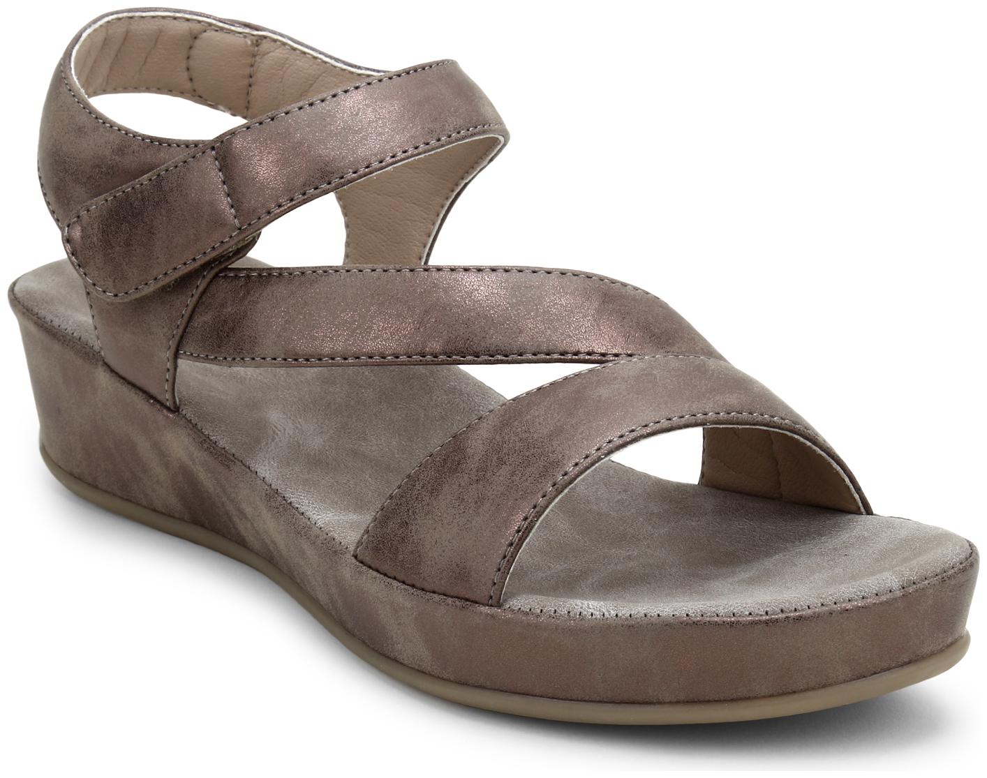 

Pepitoes Women Brown Sandals