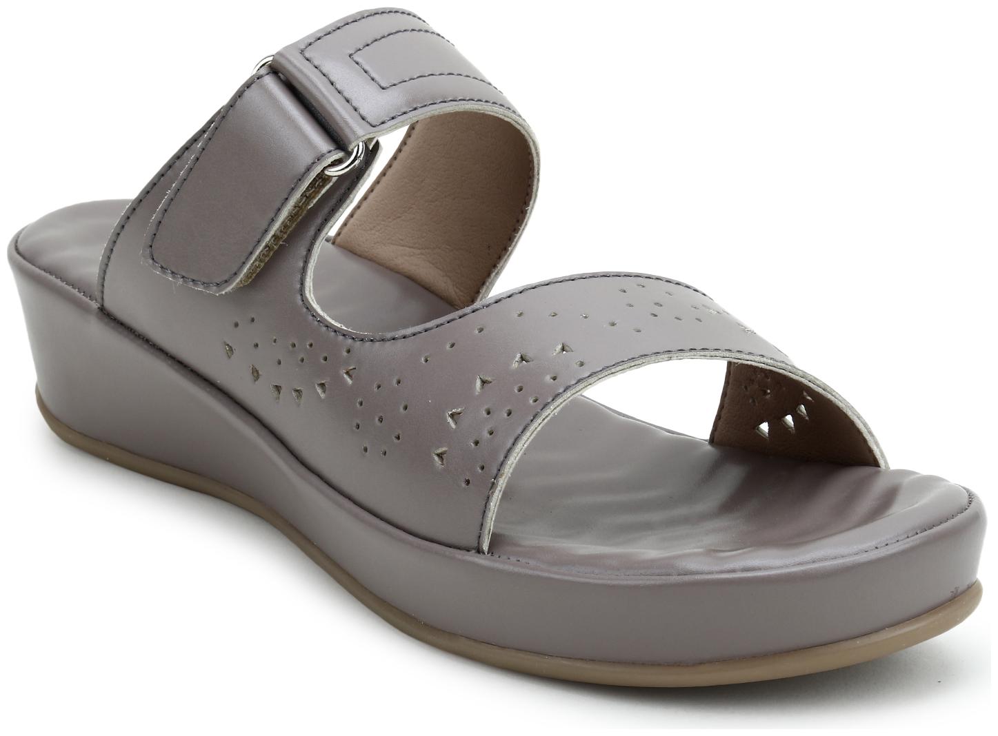 

Pepitoes Women Grey Sandals