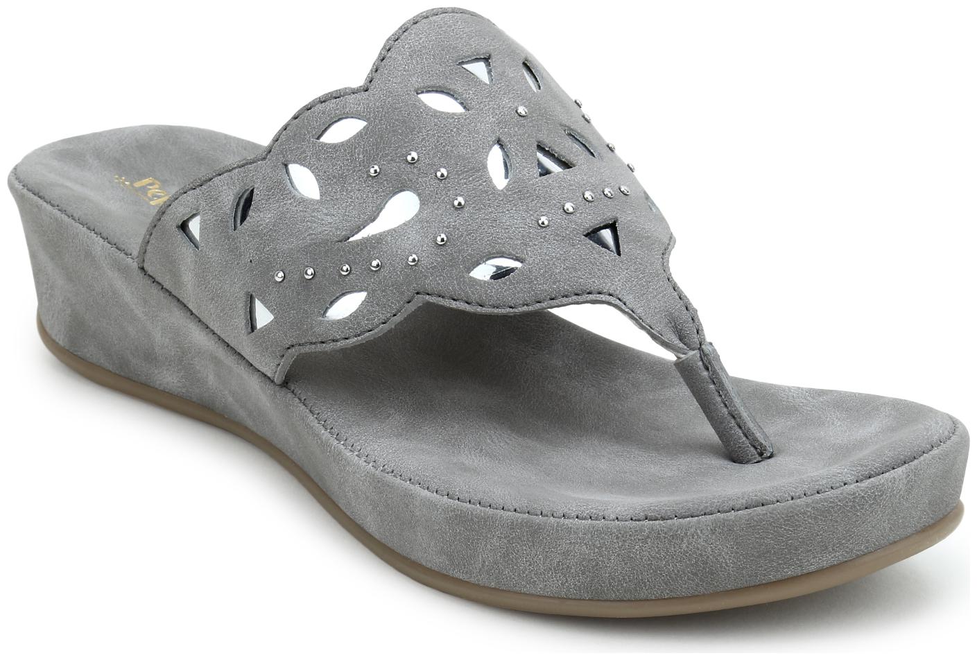 

Pepitoes Women Grey Sandals