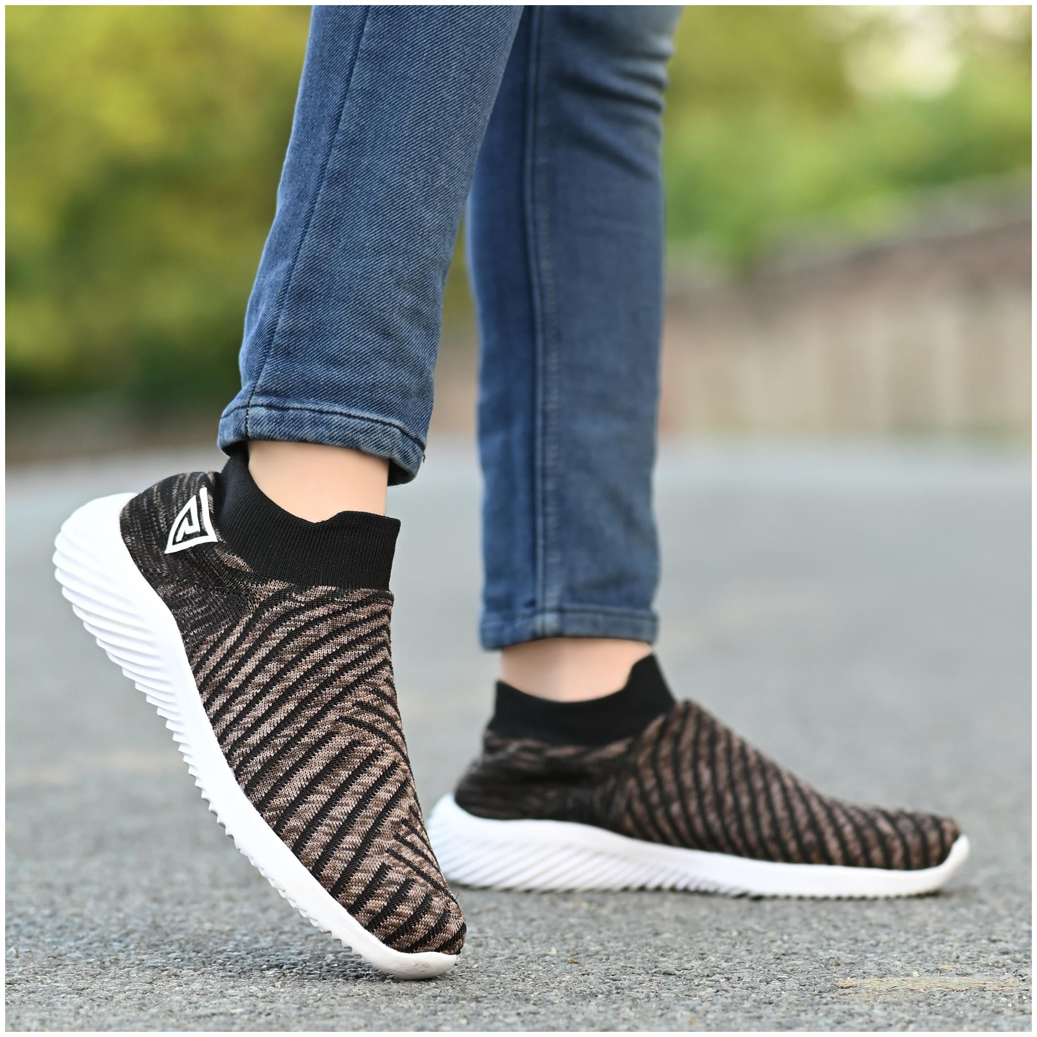 

RAY J Men Running Shoes ( Brown )
