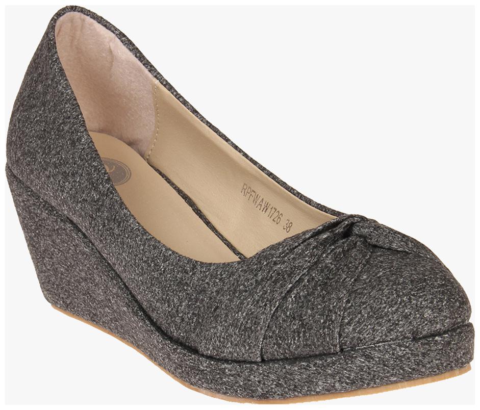 

Red Pout Women Grey Sandals