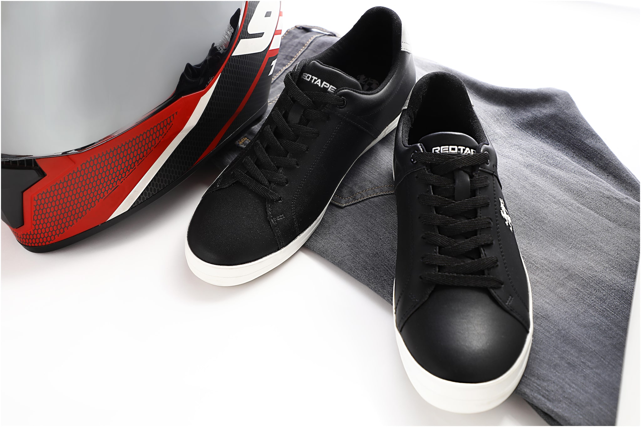 

Red Tape Classic Men Black Classic Sneakers - Rte314