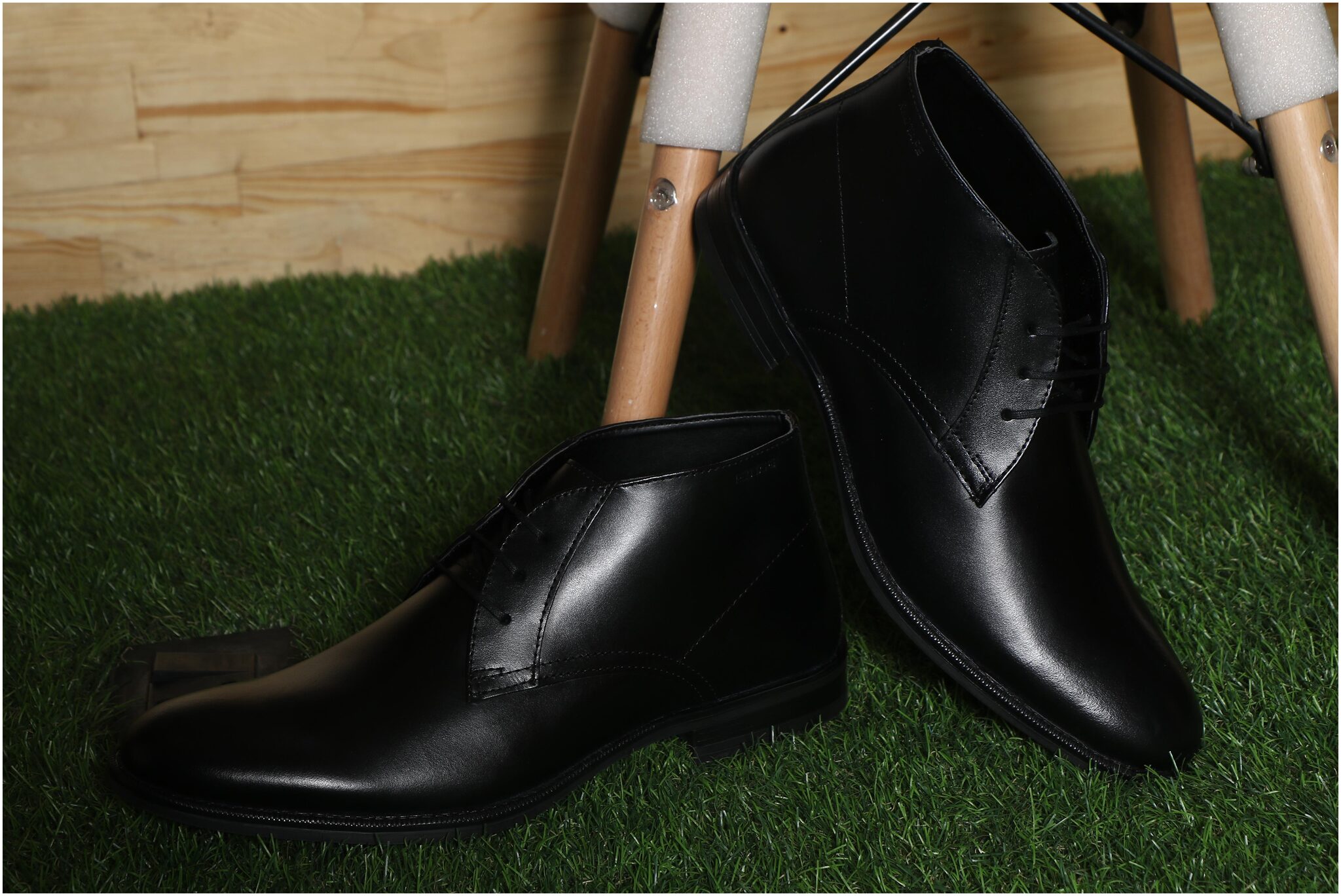 

Red Tape Men Black Chukka Boots - RTE3071