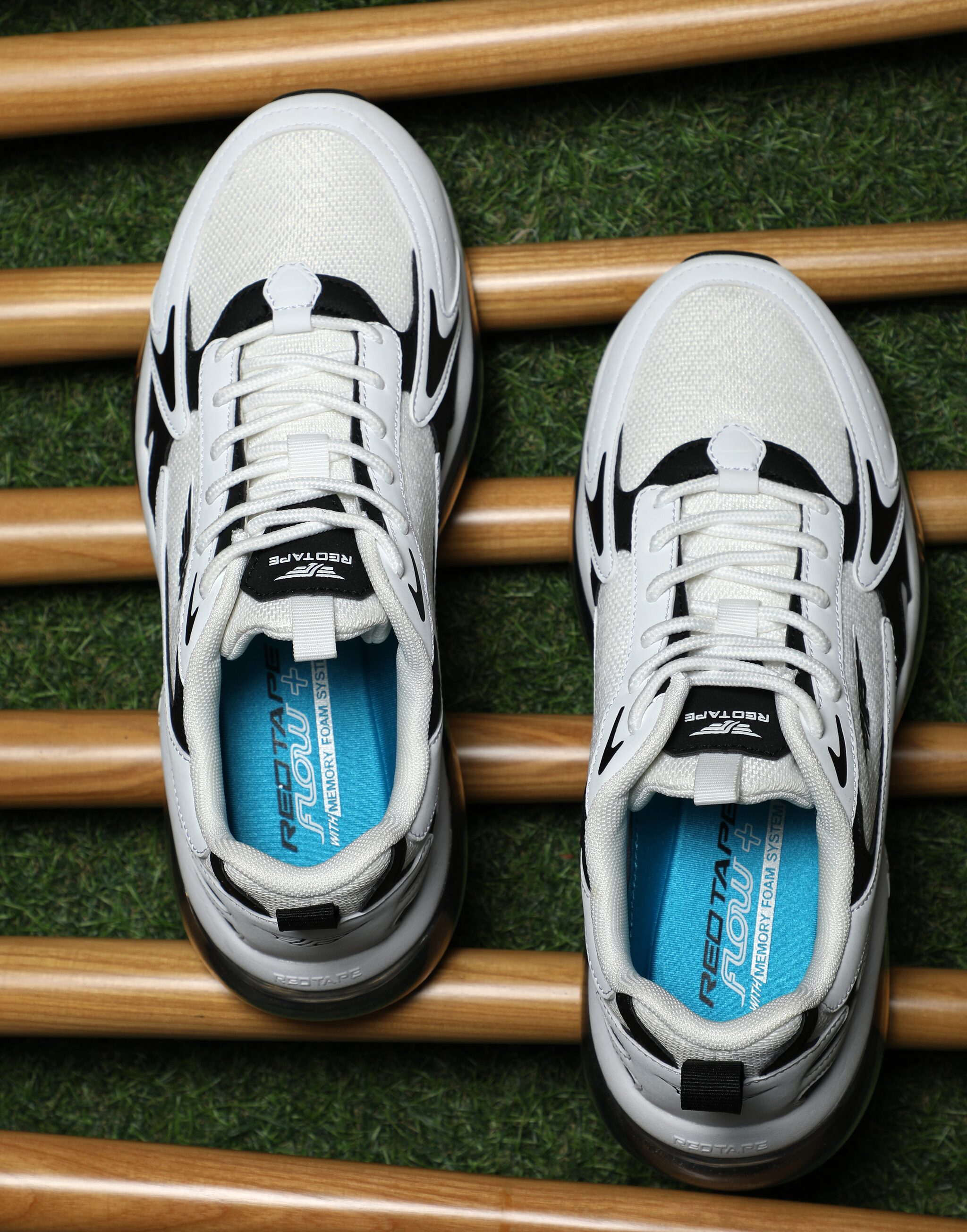 

Red Tape Men Walking Shoes Walking Shoes ( White )