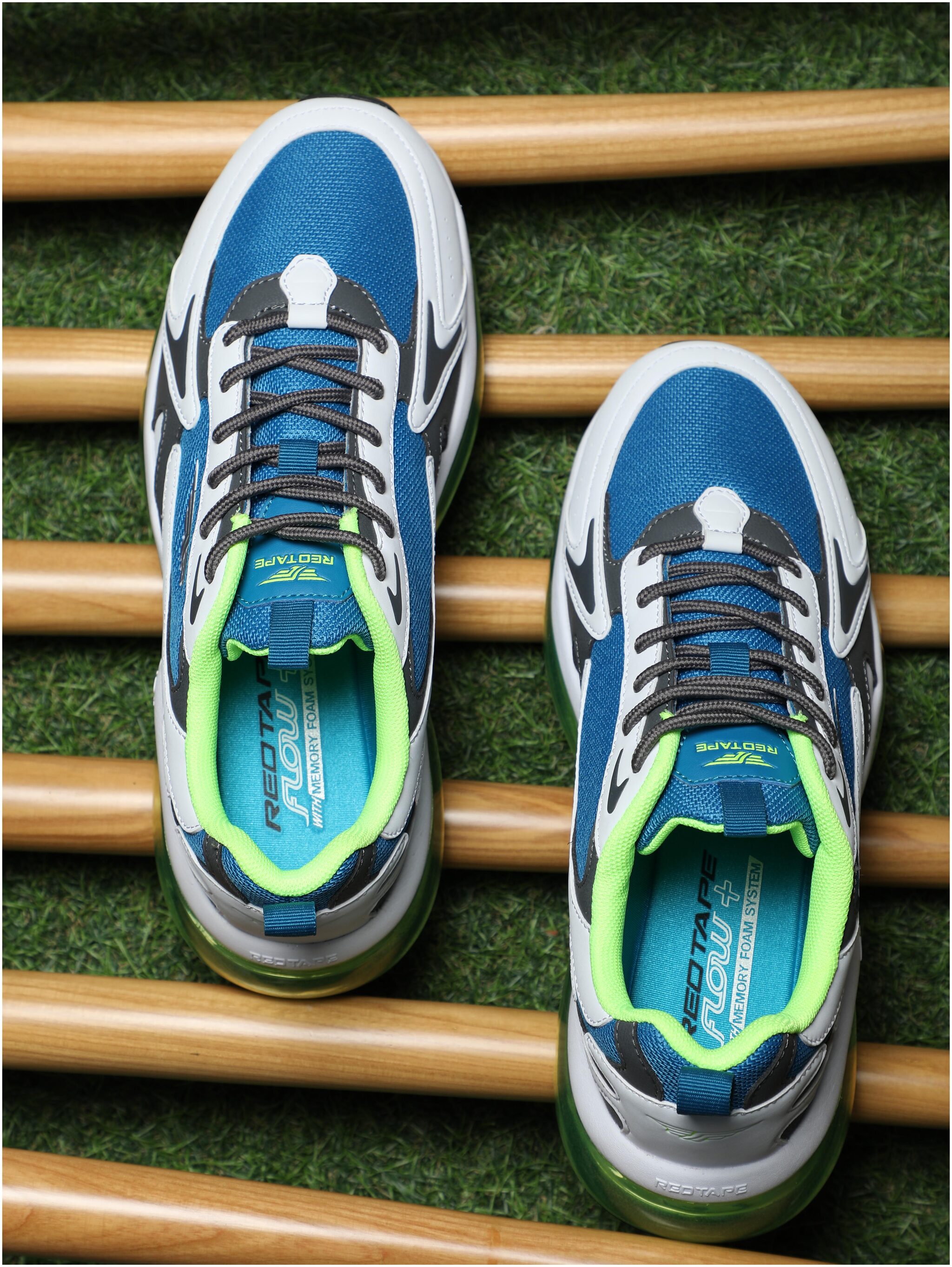 

Red Tape Men Walking Shoes Walking Shoes ( Multi-Color )
