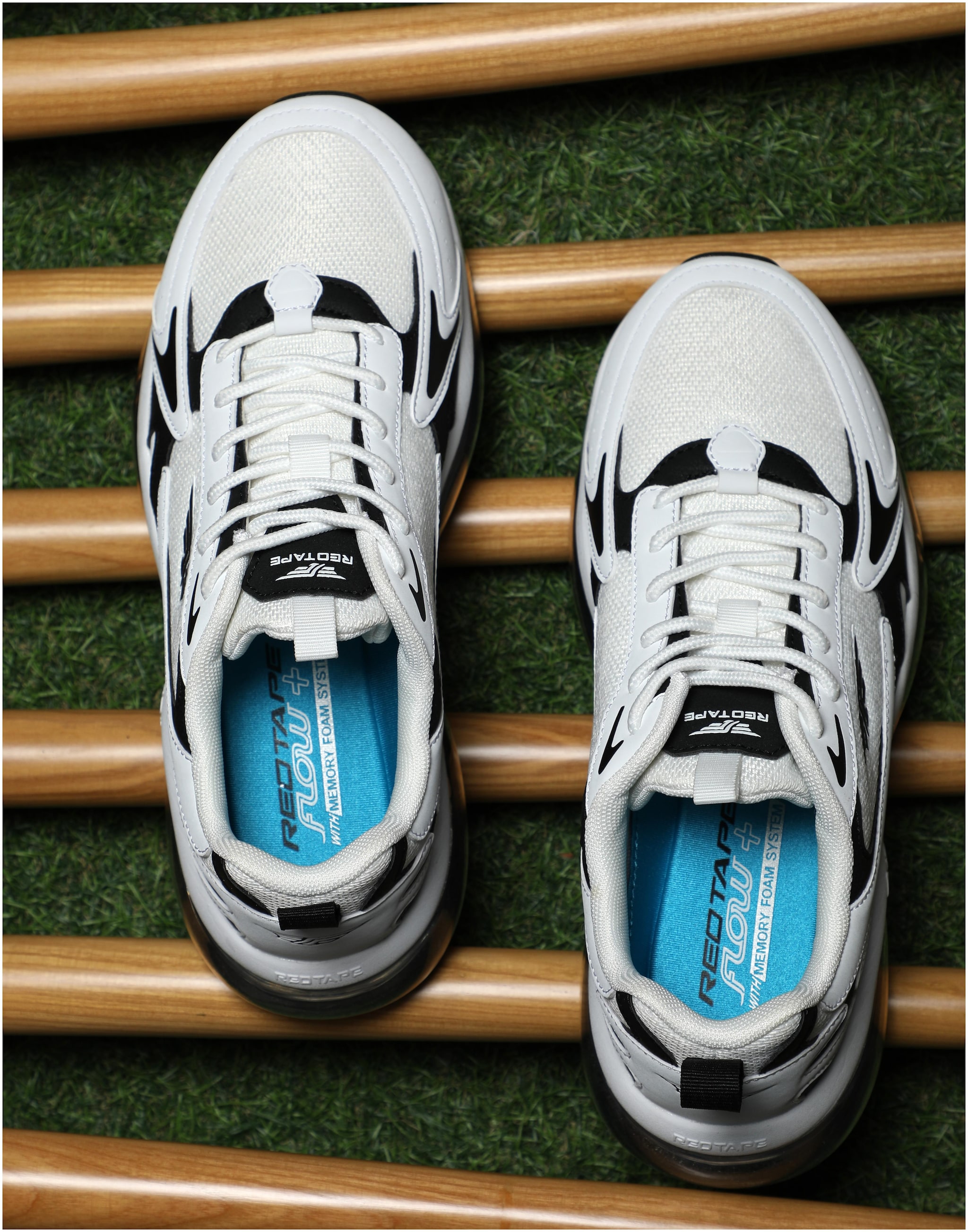 

Red Tape Men Walking Shoes Walking Shoes ( White )