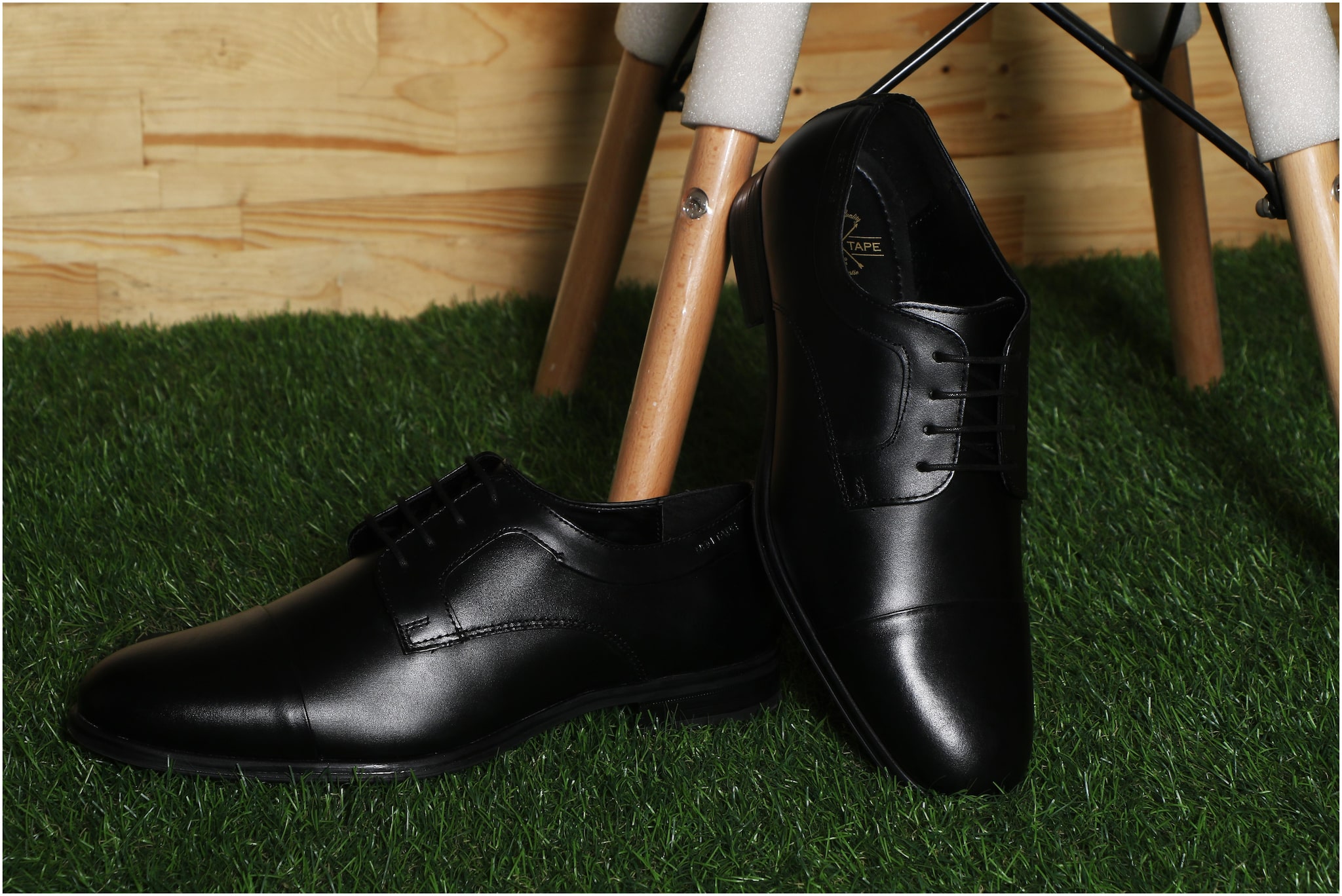 

Red Tape Men Black Derby Formal Shoes - RTE3001