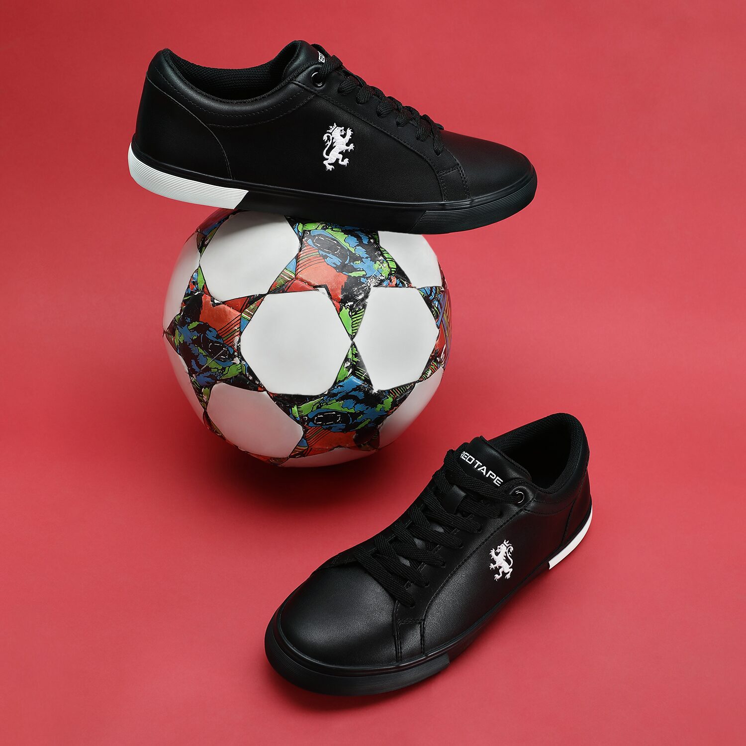 

Red Tape Men Black Classic Sneakers - Rte327