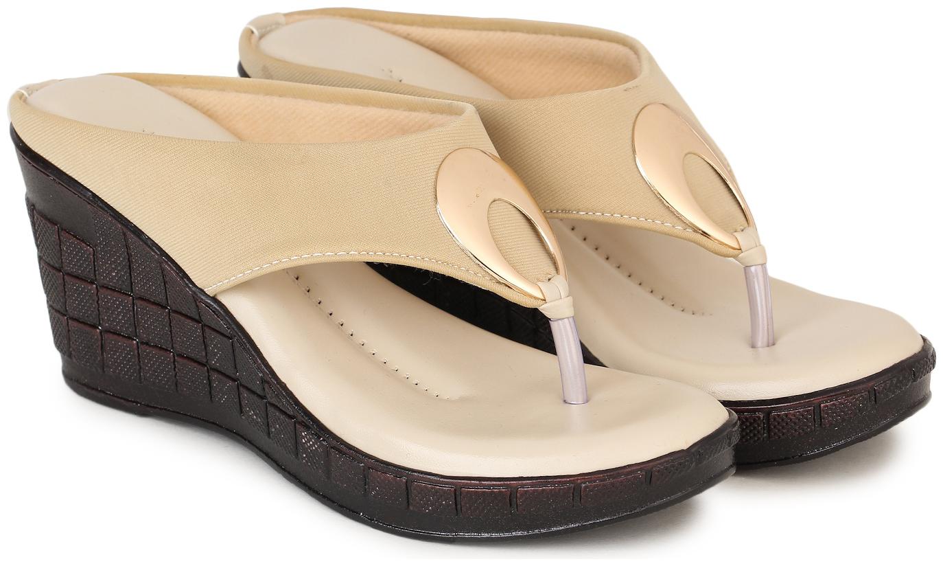 

RIMBOLL Women Cream Wedges
