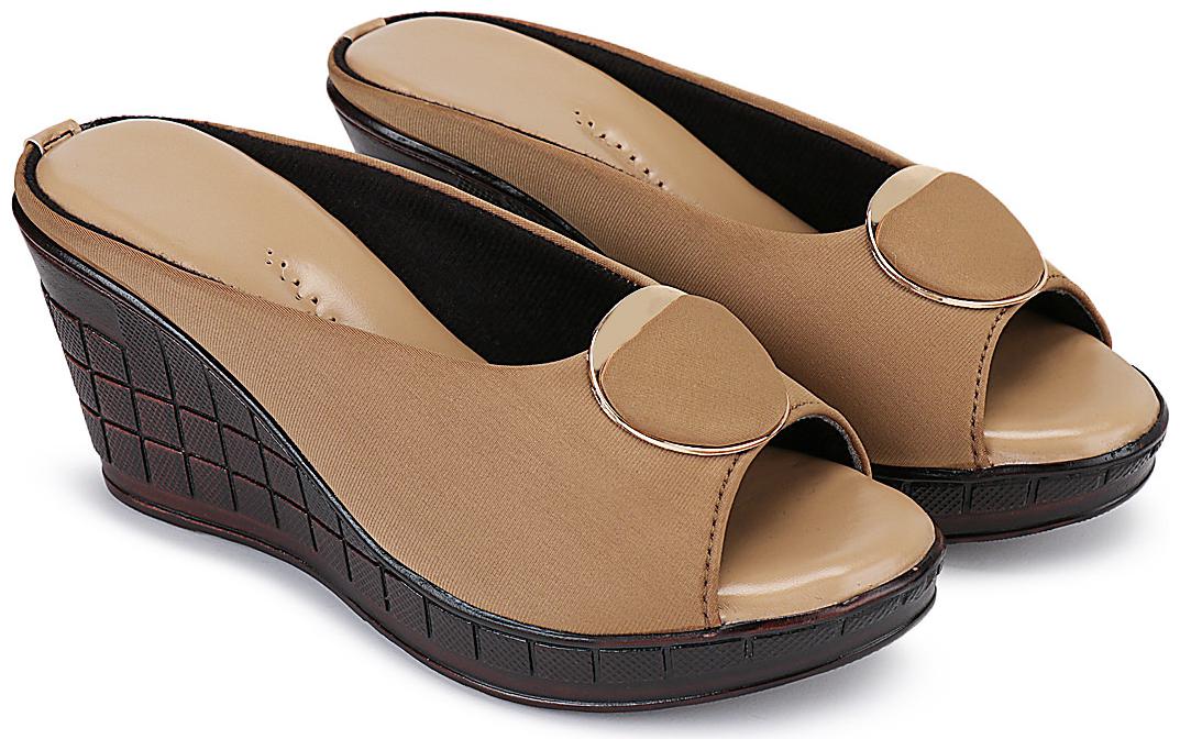 

RIMBOLL Women Beige Wedges