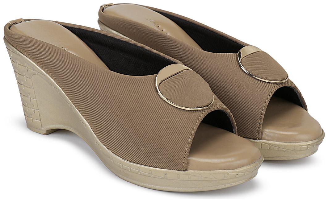 

RIMBOLL Women Beige Wedges