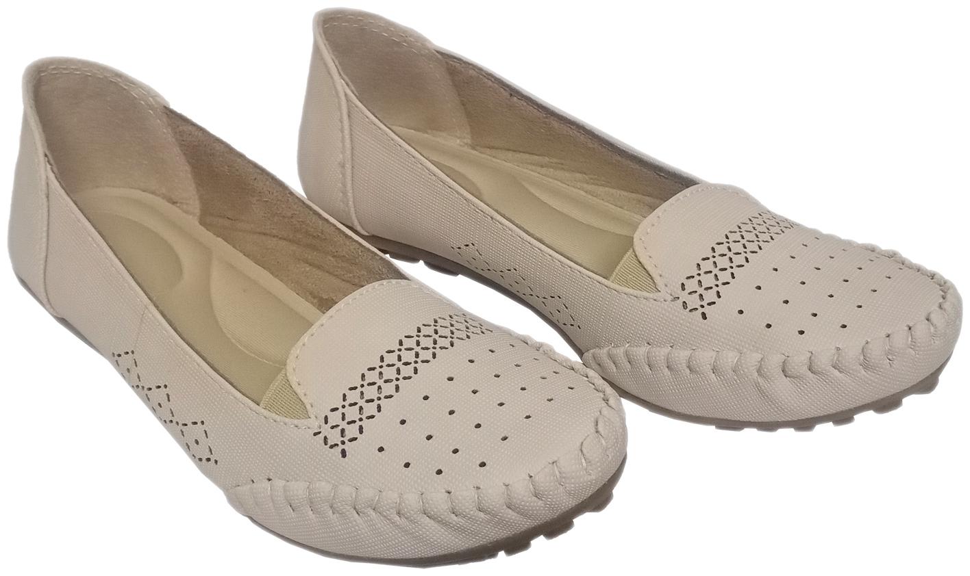 

Saanvishubh Women Cream Bellies