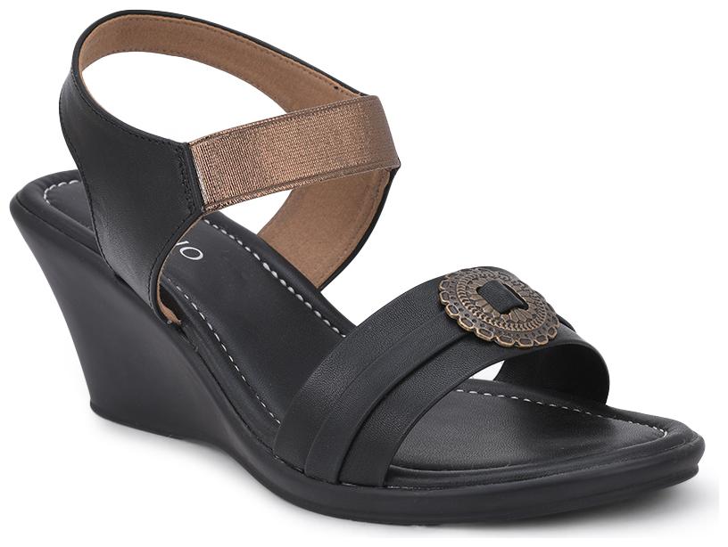 

SALARIO Women Black Wedges