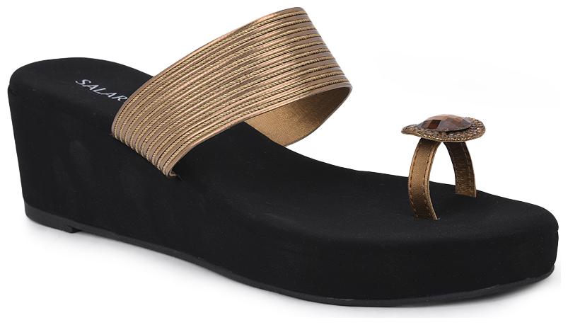 

SALARIO Women Brown Wedges