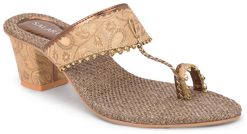 

SALARIO Women Brown Pumps
