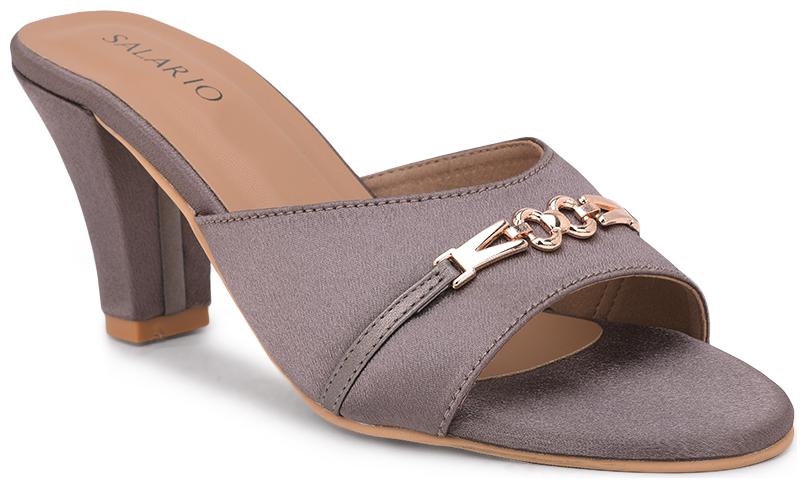 

SALARIO Women Grey Pumps