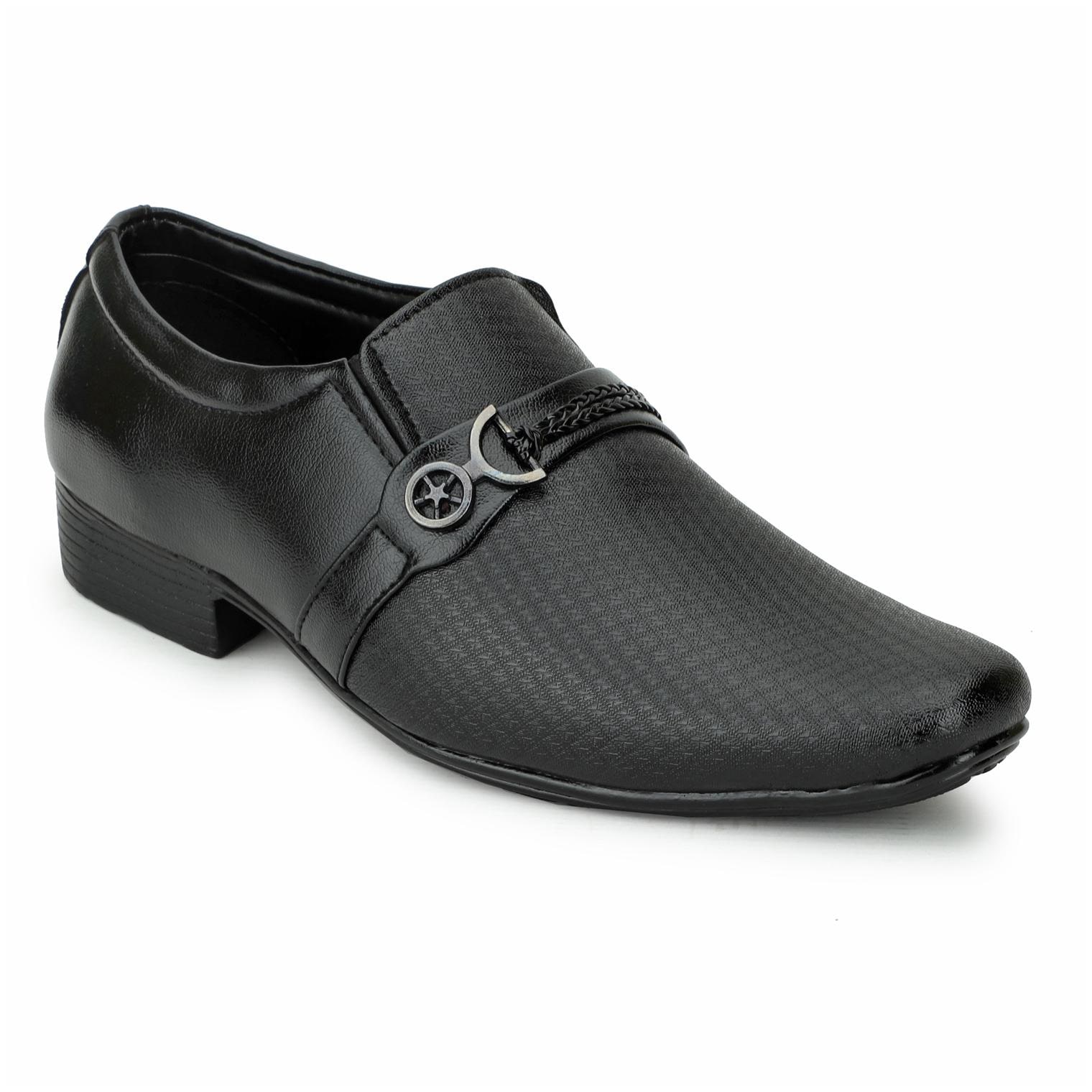 

SANMARCO Men Black Formal Shoes