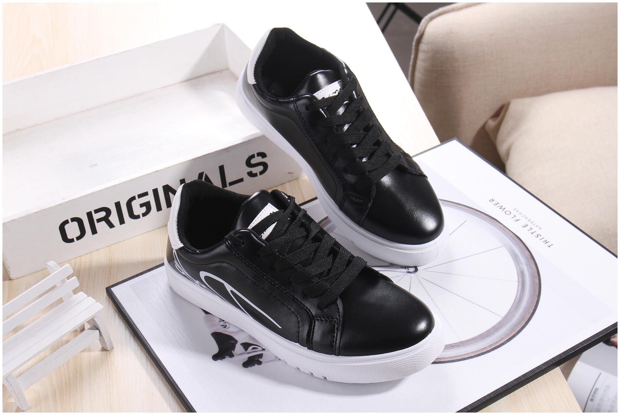 

Enso Men Black Sneakers