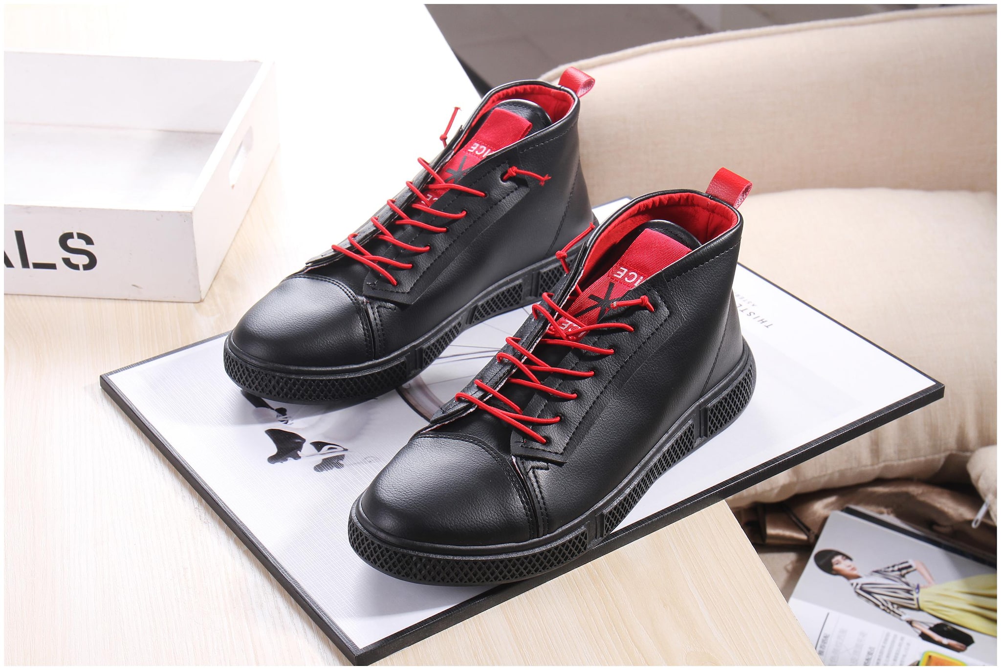 

Enso Men Black Sneakers