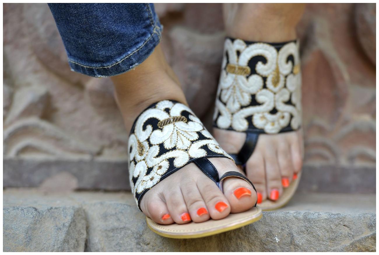 

STREETSTYLESTORE Women White One Toe Flats