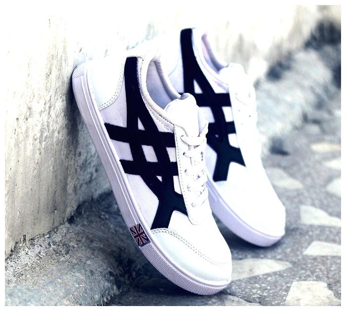 

TREADFIT Men White Classic Sneakers