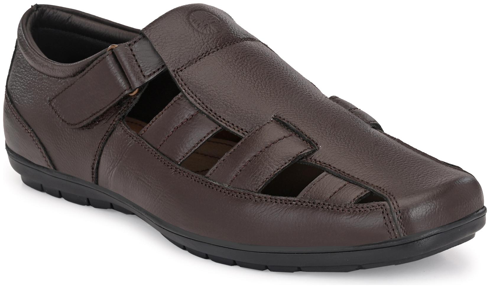 

UNDERROUTE Men Brown Sandals