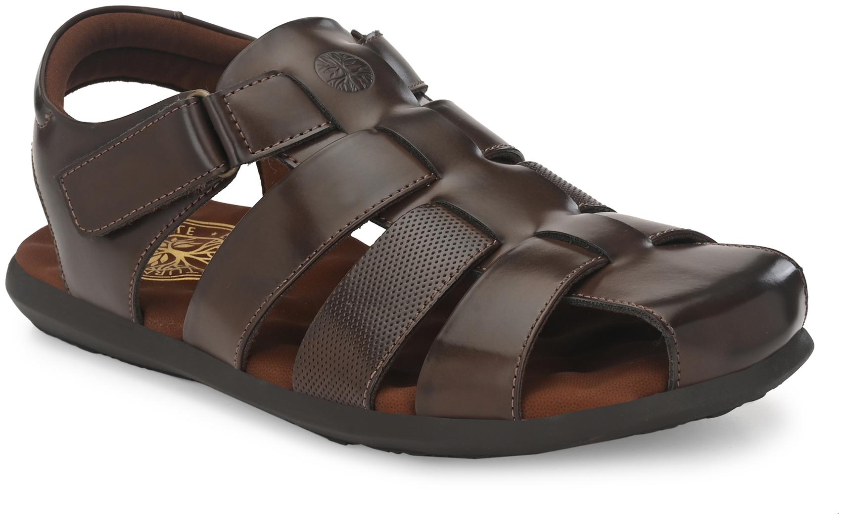 

UNDERROUTE Men Brown Sandals