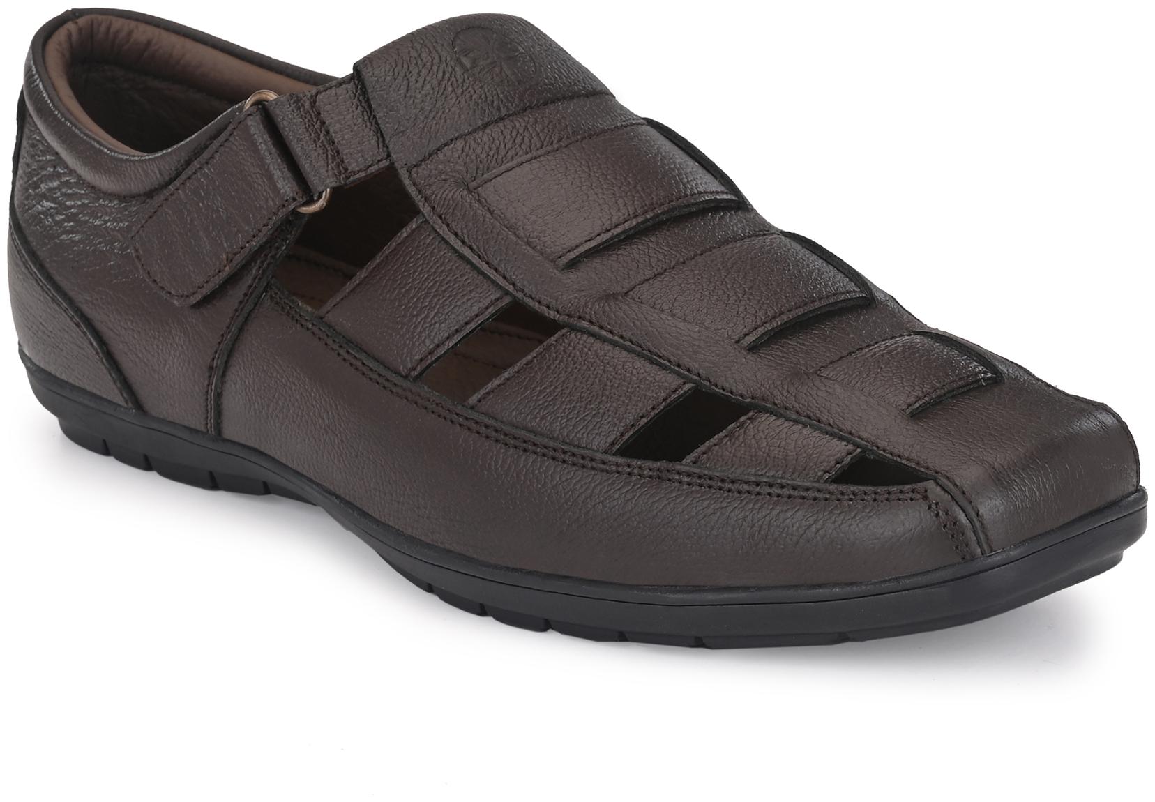 

UNDERROUTE Men Brown Sandals