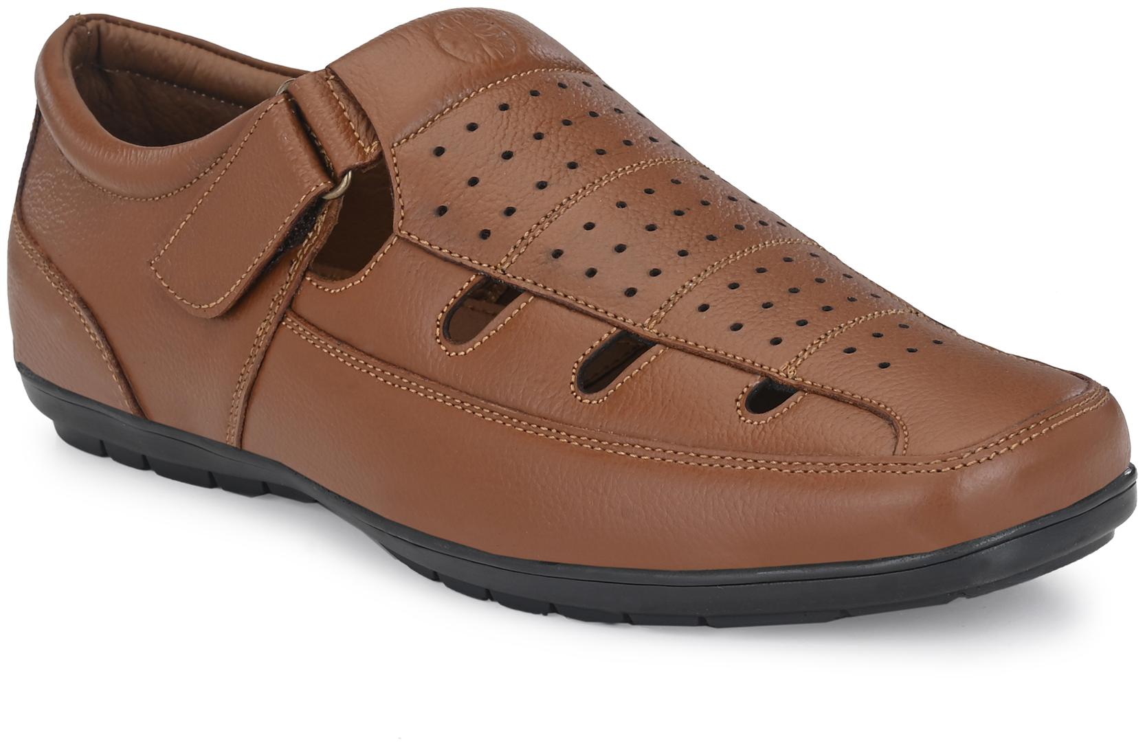 

UNDERROUTE Men Tan Sandals