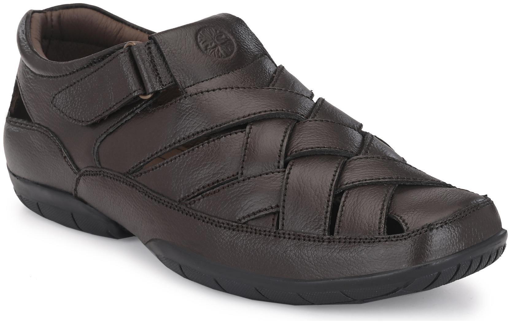 

UNDERROUTE Men Brown Sandals