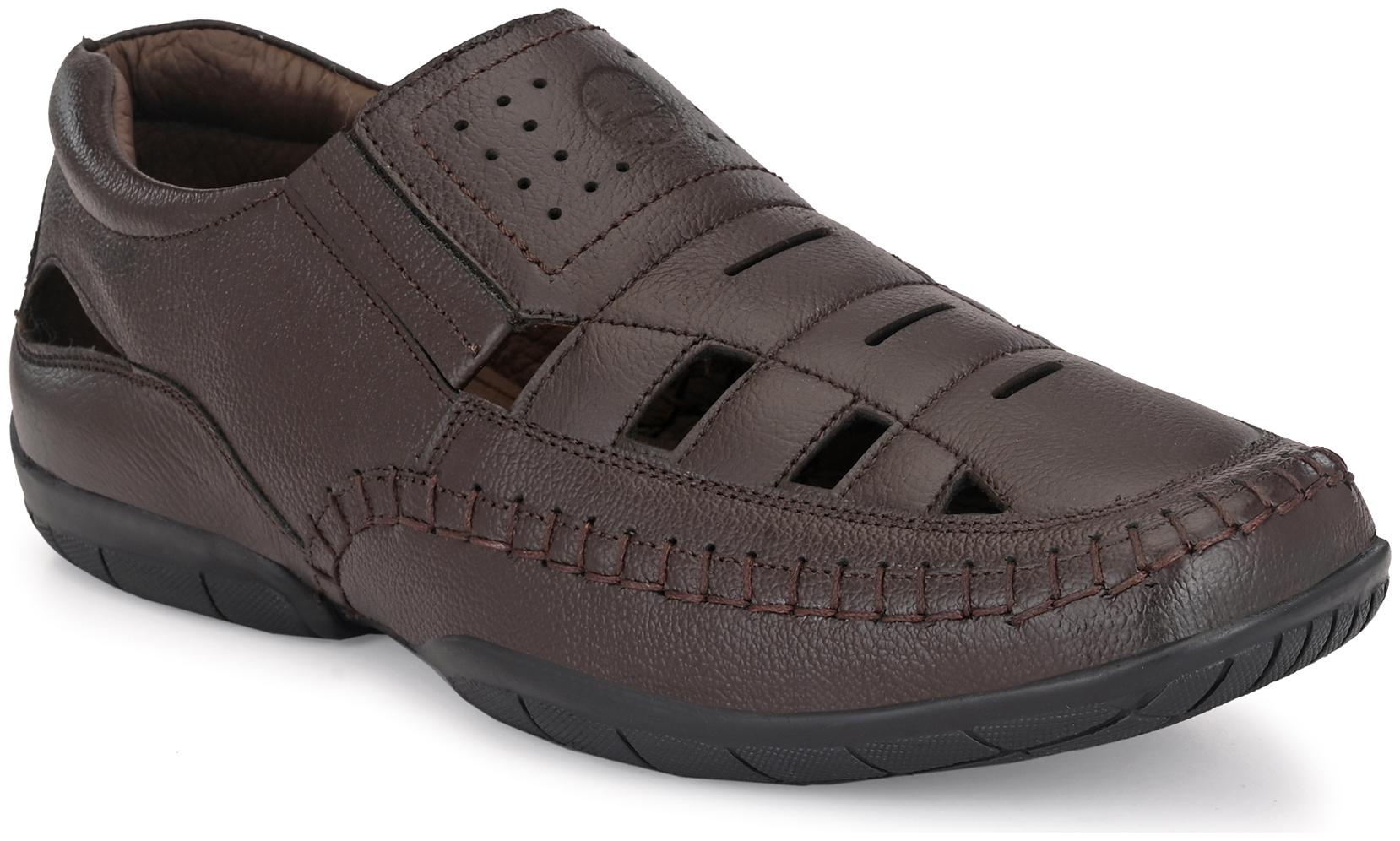 

UNDERROUTE Men Brown Sandals