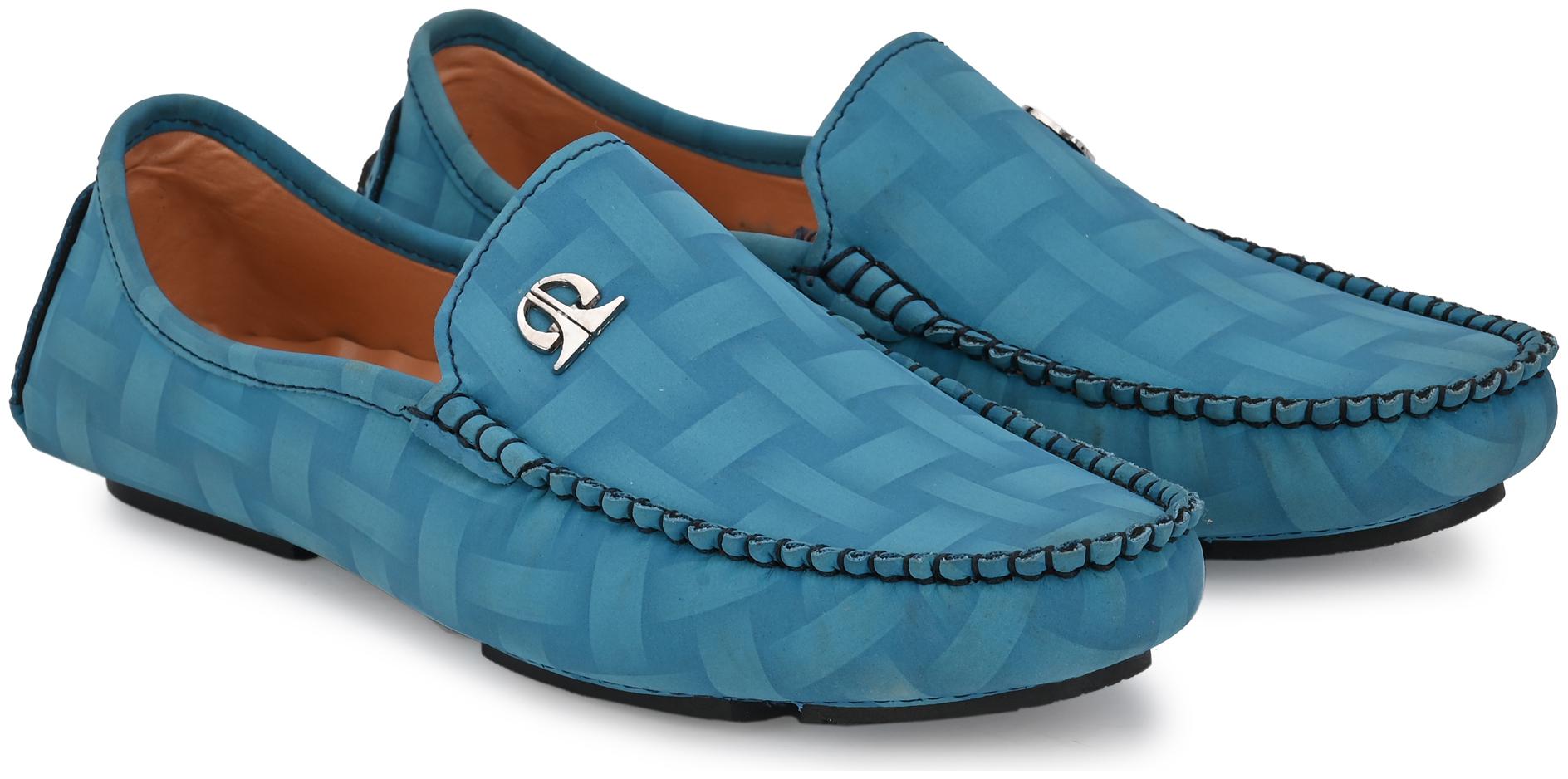 

BRAWO Men Blue Loafers