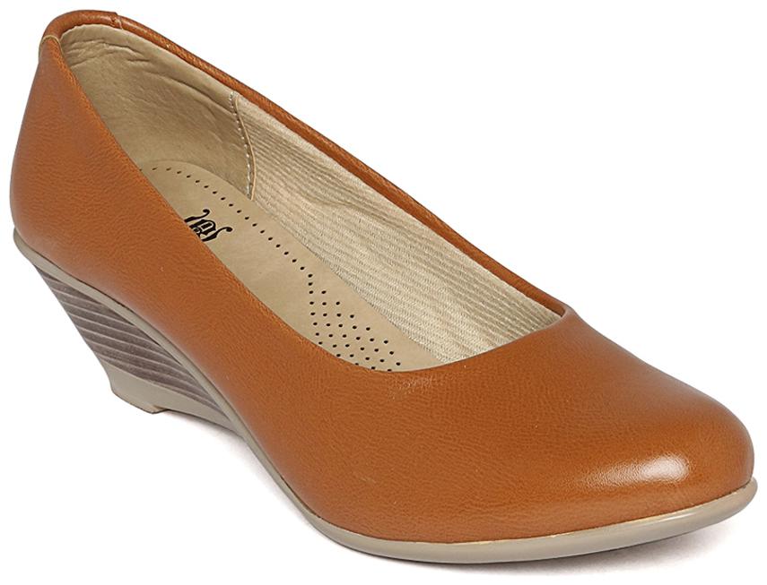 

Wood Brough Tan Casual Wedges