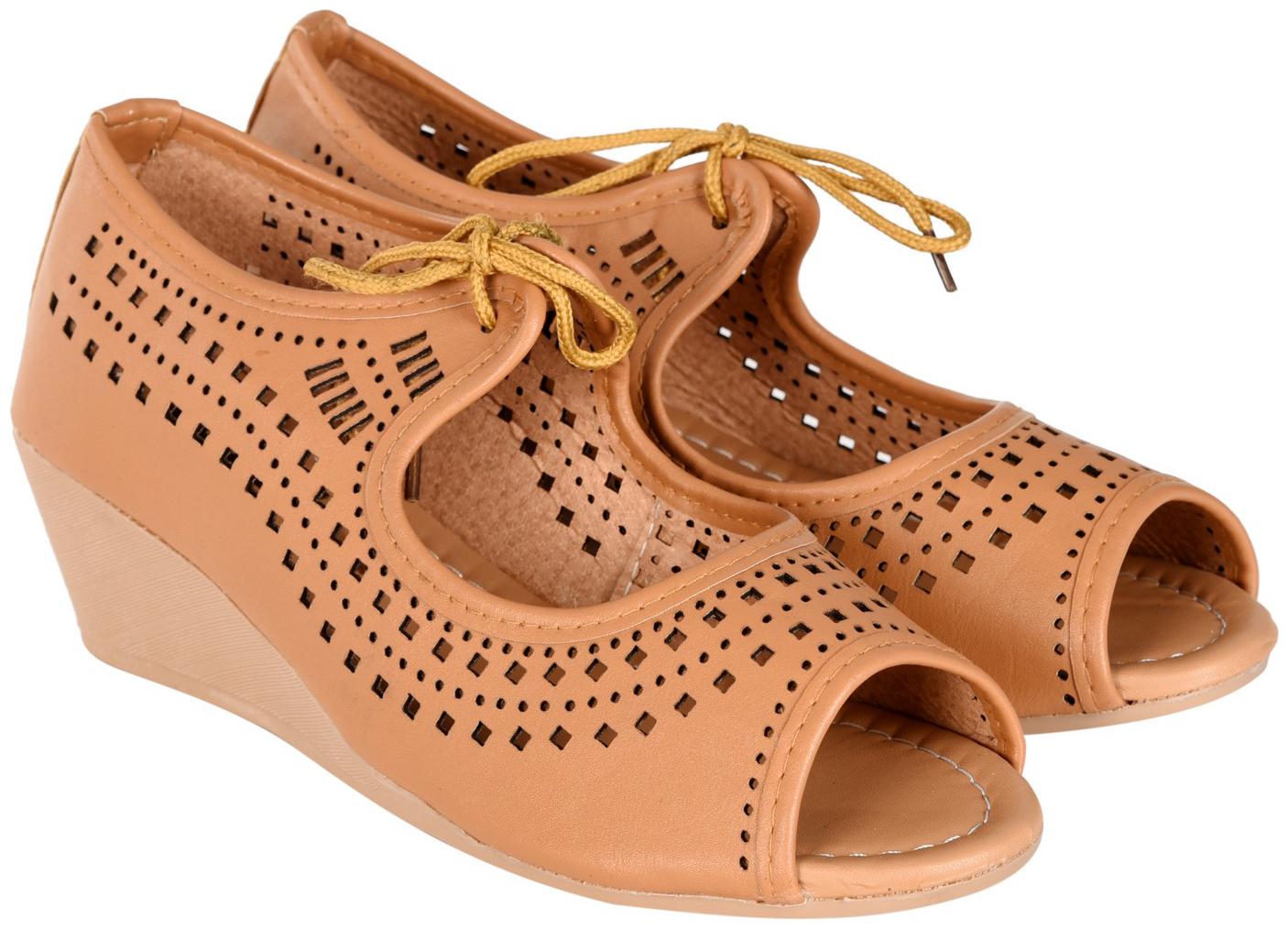 

Ziesha Women Tan Wedges