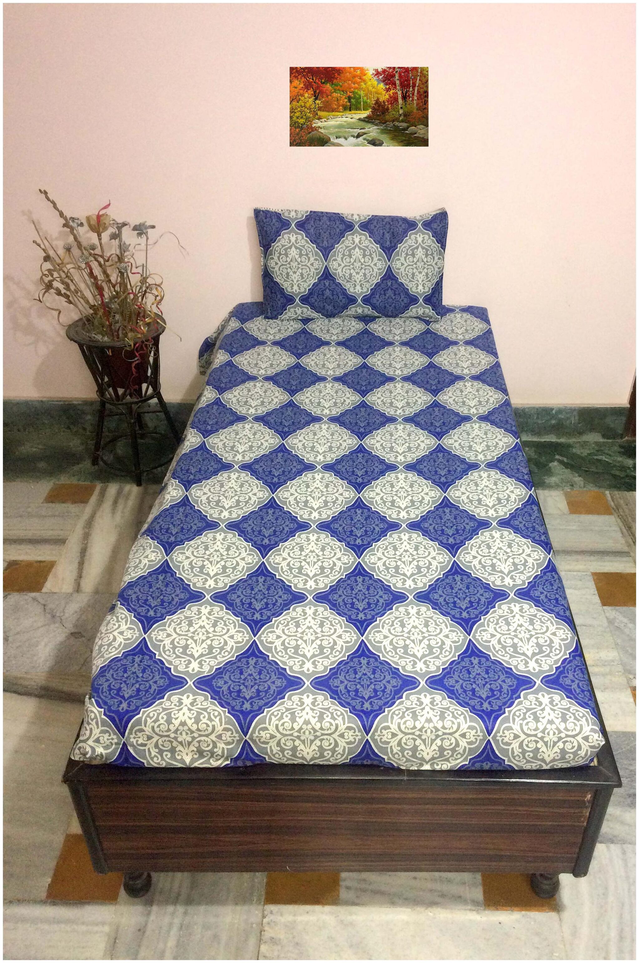 

A H ENTERPRISES Cotton Geometric Single Size Bedsheet 200 TC ( 1 Bedsheet With 1 Pillow Covers Blue )