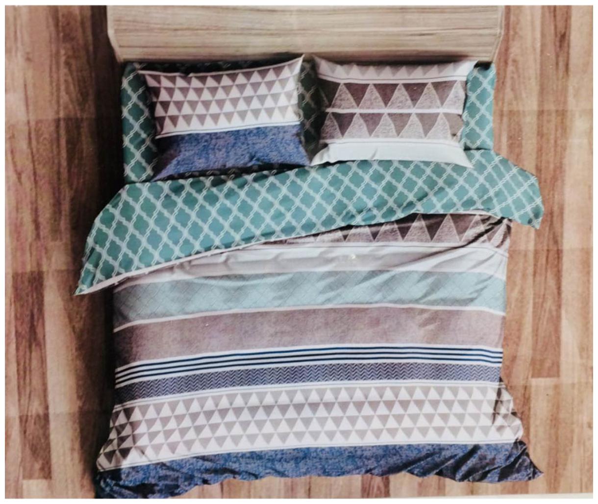 

Byloom Cotton Abstract Double Size Bedsheet 110 TC ( 1 Bedsheet With 2 Pillow Covers Blue )