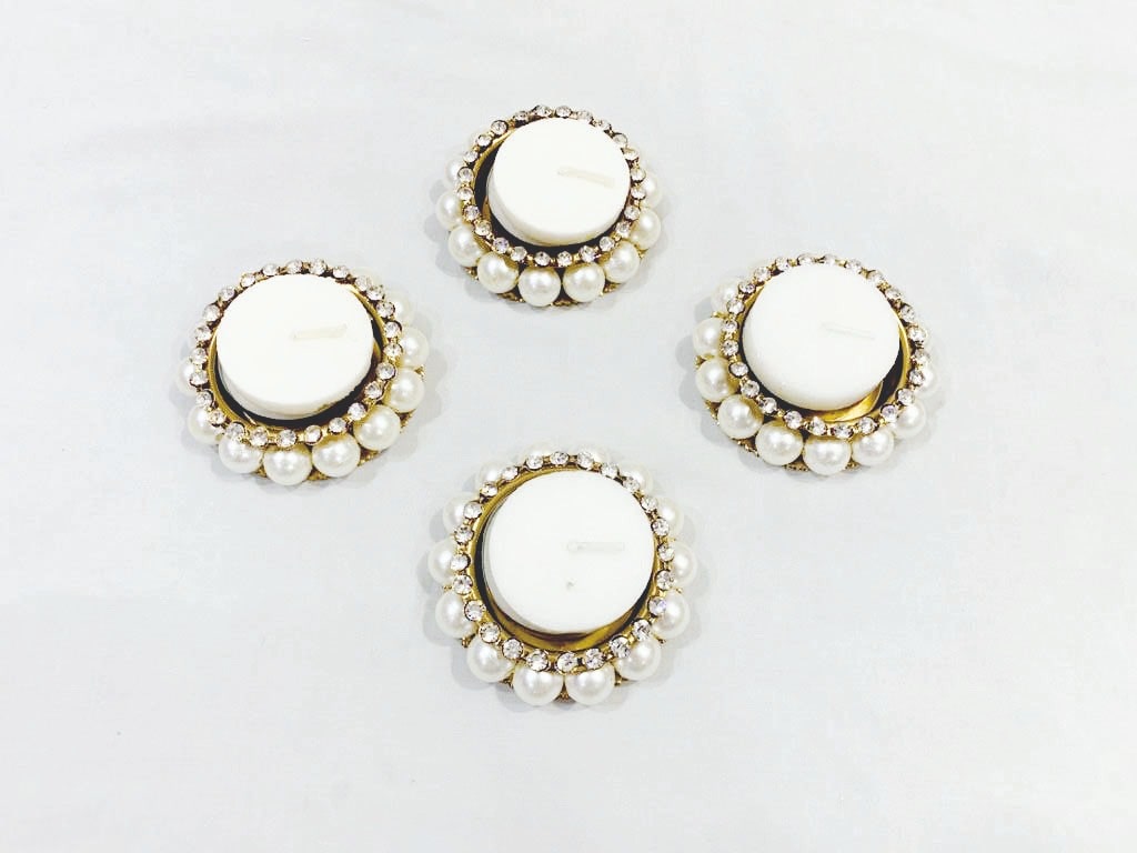 

BRAND WORLD Metal Golden Tea light holder