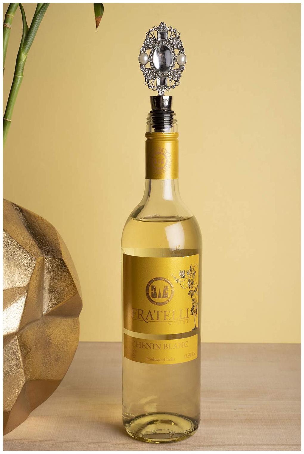 

Casa Decor Studded Mark Wine Stopper Bottle Stopper for Your Beautiful Bar Collections Gift