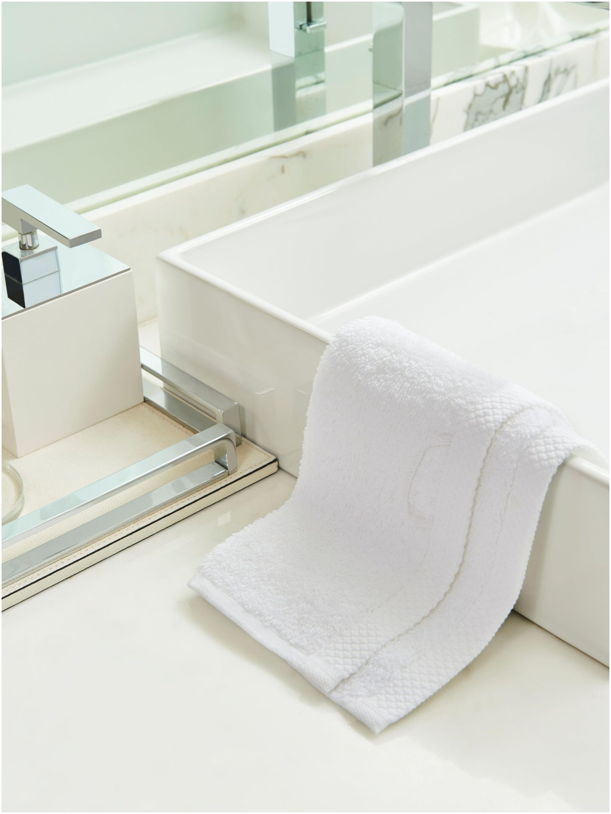 

D Decor Live Beautiful 550 GSM Cotton Face towel ( 2 pieces White )