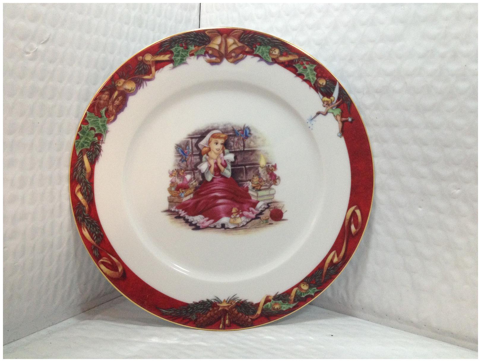 

Disney Stefan Lindahl Collection Christmas Characters Salad China Plate