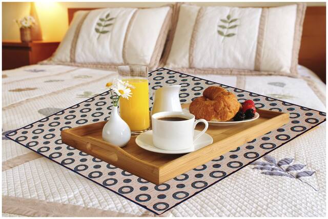 Dream Care Printed Waterproof & Oilproof Square Bed Server Food Mat