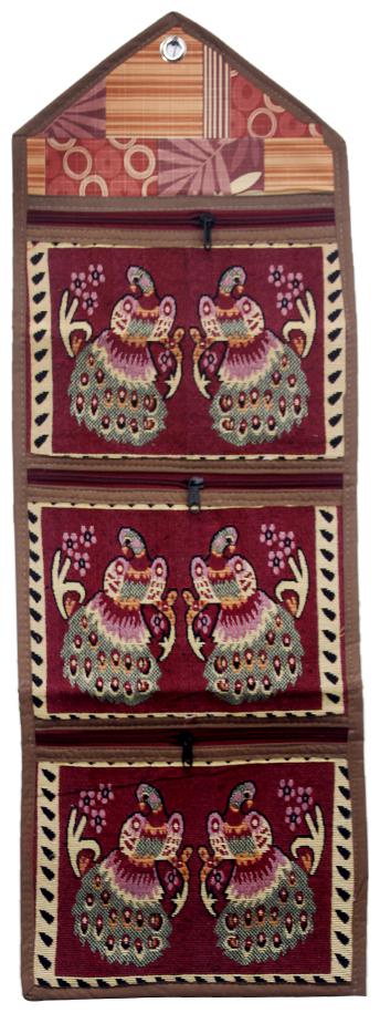 

E-Retailer Polyester Cotton Wall Hanging Cover With 3 Zipper Pockets