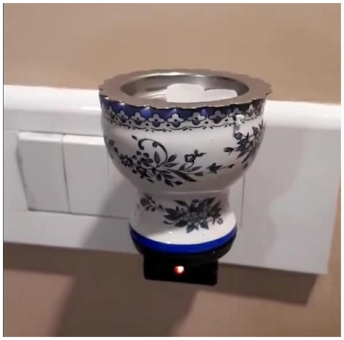

Electric Ceramic Kapoor Dani Beautiful and Rich Looking Direct Plug-In Dhoop Dani Incense Burner Kapoordani
