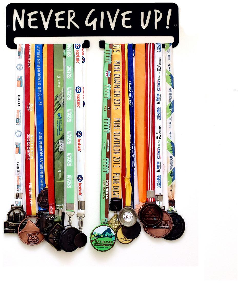 

FITIZEN Never Give Up 18 Medal Hanger