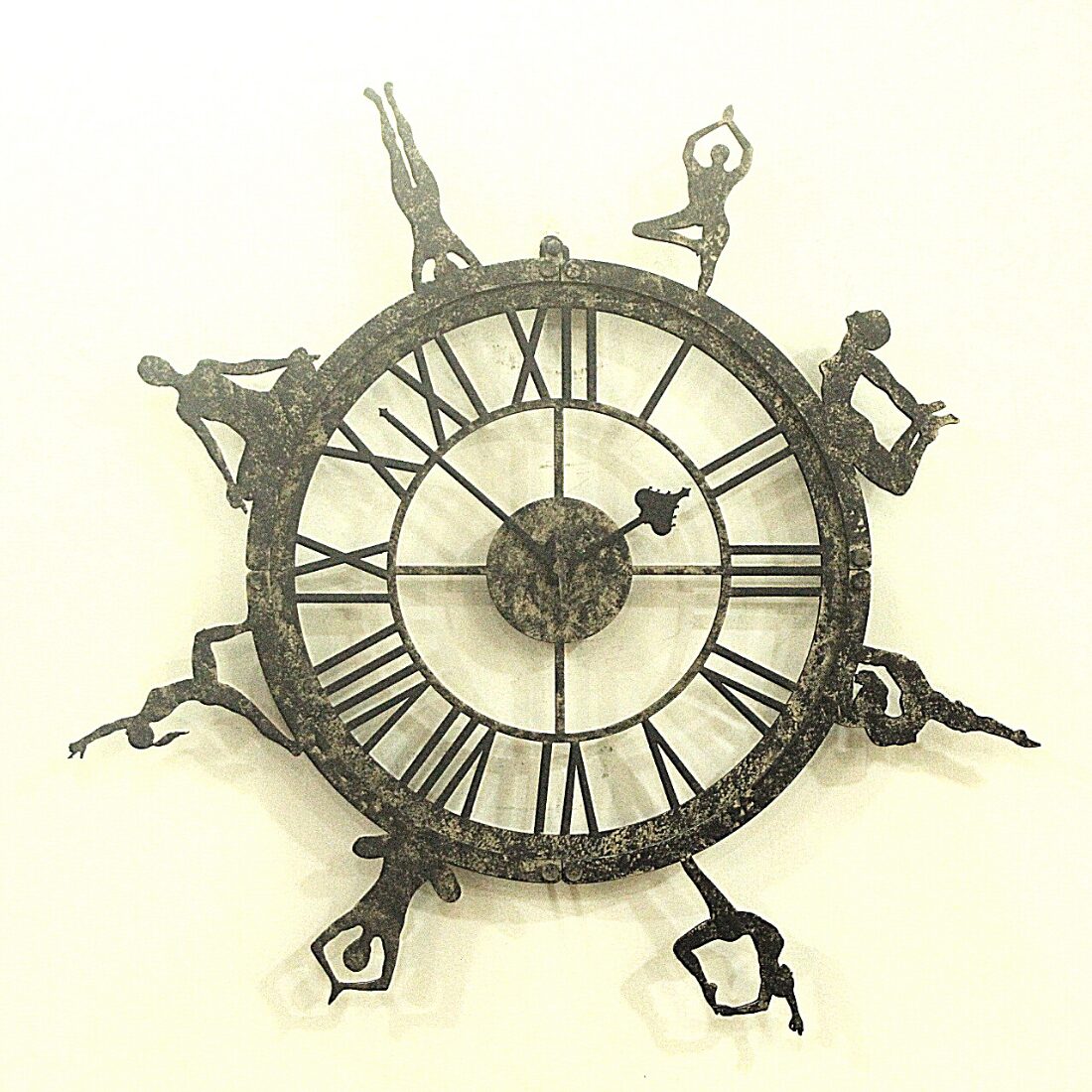 

Fufuh Mdf with melamine Analog Wall clock ( Set of 1 )