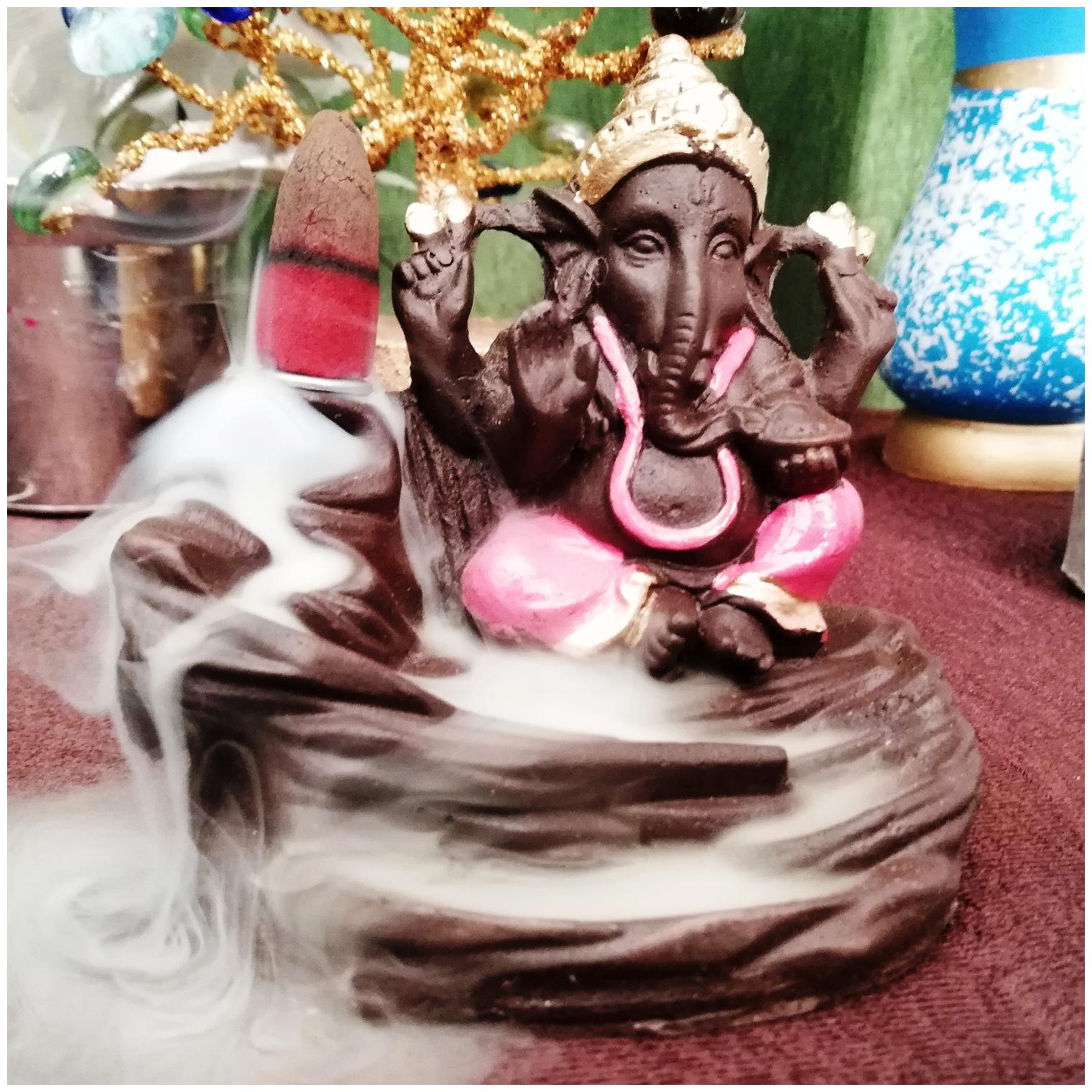 

iHandikart Handicrafts Polyresin Material Handmade showpiece Smoking Fountain With 10 Backflow Incense Cones