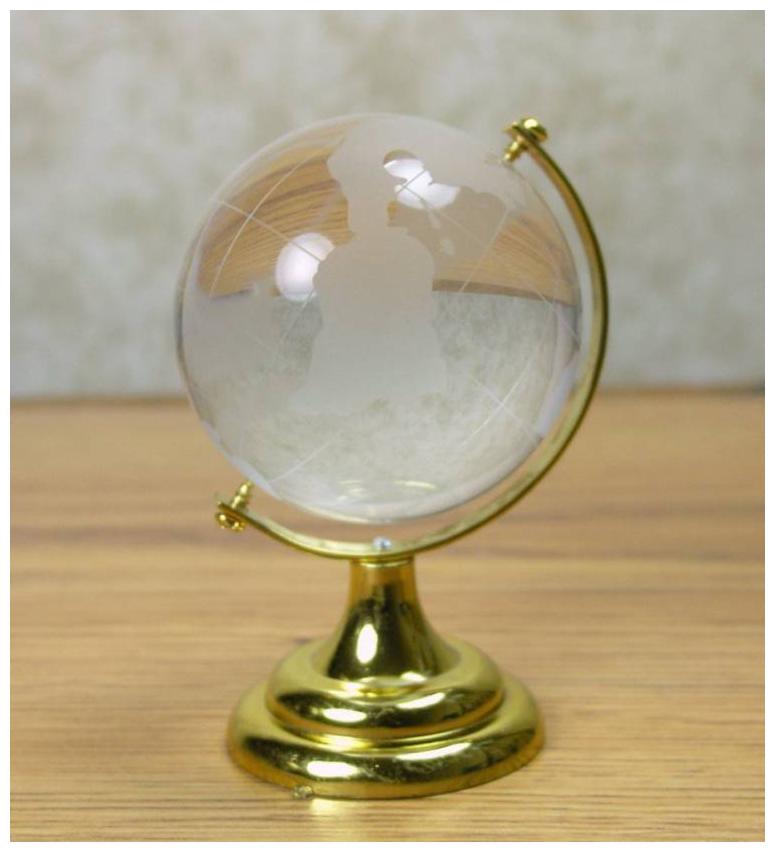 

Lovato Crystal Globe Showpiece - 9 cm (Crystal White)