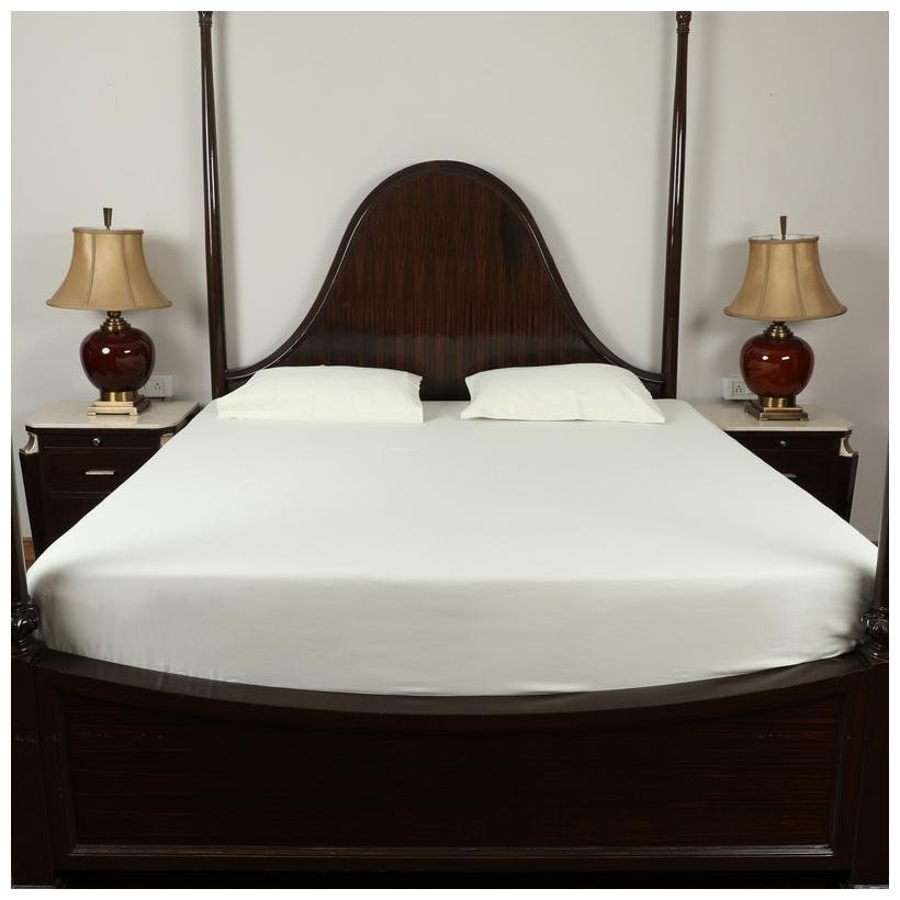

LUSH BEYOND Cotton Solid King Size Bedsheet 400 TC ( 1 Bedsheet With 2 Pillow Covers White )